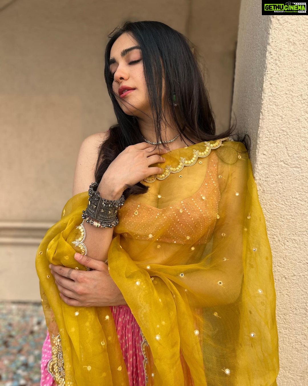 Adah Sharma Instagram - Iss look mein reel hojae? 🐘🐝🐿? 💆♀️ @snehal_uk 💃 @juhi.ali Wearing @anjanabohra_official @ #100YearsOfAdahSharma #adahsharma