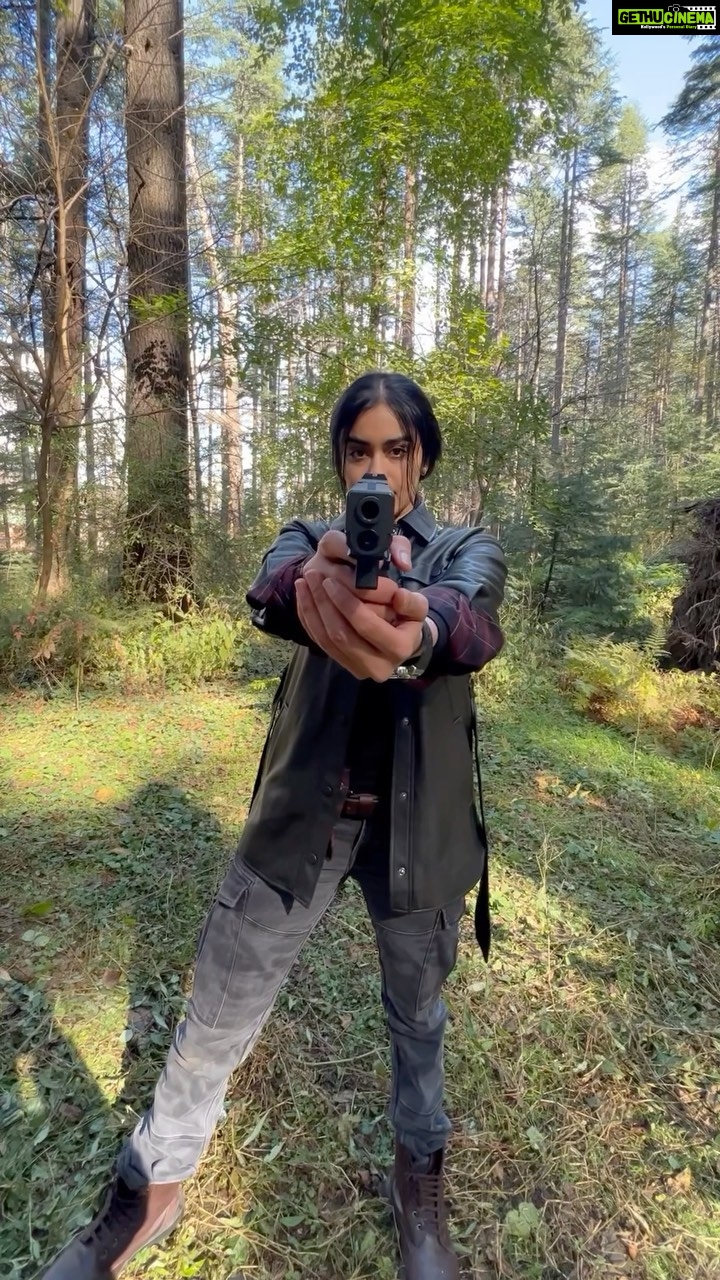 Adah Sharma Instagram - Toh kaise lagi Bhavana Reddy ki Adah ? ya Adah ki Bhavana Reddy 🫀🥊👊💪❤️ thank you for making #Commando a successful show 🙏#100YearsOfAdahSharma #adahsharma #action #gun