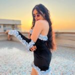 Adah Sharma Instagram – ‘Sun’ toh ..See you ‘ladder’ 😹🪜🖤🐝🐏
#100YearsOfAdahSharma #1920to2020 #adahsharma #1920to2020matlabsausaalplus3yearskitnehue? 
P.S. pics with Hat 🎩 demand from prev post 👼😇🐠