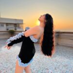Adah Sharma Instagram – ‘Sun’ toh ..See you ‘ladder’ 😹🪜🖤🐝🐏
#100YearsOfAdahSharma #1920to2020 #adahsharma #1920to2020matlabsausaalplus3yearskitnehue? 
P.S. pics with Hat 🎩 demand from prev post 👼😇🐠