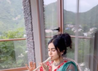 Adah Sharma Instagram - Guess the song 🤡🫀🥊 Video by my Amma hence the mountains get equal footage ❤️🐒🐈👻🧚‍♀️😅 yessss we went to the river later , yesss we climbed the mountain . During Kerala story ka shoot I used to play the flute everyday almost for lung exercise and because I thought music might keep me a little sane while doing crazy scenes. . #100YearsOfAdahSharma #adahsharma