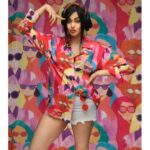 Adah Sharma Instagram - Kuch toh log kahenge, Logon ko tumhe hai pehenna 🙃😎🤣 #wordsofwisdom #WearHumansNotAnimals #sayNoToFur 📸 @faizialiphotography 💁‍♀️@snehal_uk 💪@jagats38 Styling and concept: #StarKidRadhaSharma @adah_ki_radha P.S. none of the humans on the shirt have mouths 👀 coincidence? I think not 🦖👾🥑🦥🌸 #100YearsOfAdahSharma #adahsharma