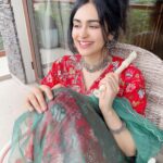 Adah Sharma Instagram - Guess the song I played and I’ll share the video 🐒👻 anddd guess where I am 🦅👻 @easemytrip comeonnnn use your psychic powers ! 👽💀👾 #100YearsOfAdahSharma #AdahSharmaxEaseMyTrip #flute #themountainsarecalling #themountainsandmeeee #thehillsarealivewiththesoundofmusicThisIsalreadtAnExiatingHashtag
