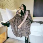 Adah Sharma Instagram - Kaisi lagi meri Commando saree ? Also dekho kaunsi magazine rakhi thi mere room mein 👀 coincidence? Ya soch ke rakha tha ? What do u think? 👽🐊🧚‍♀️🍏 Thank you team for making me look so good even when I was horrrribly bimar 😘❤️ @asira.09 for keeping rash control 🧙🏜️ 👗@tanimakhosla Saree @designstudiobyjck 💇‍♀️ @snehal_uk and for taking pics jaldi in the room ❤️ 💄@sarrahmukadamedits @jagats38 #Commando releasing on Disney Hotstar 11th August. Sirf chaar episodes hai. Jaldi jaldi dekh lo 😝 #CommandoOnHotstar