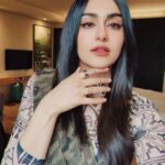 Adah Sharma Instagram - Kaisi lagi meri Commando saree ? Also dekho kaunsi magazine rakhi thi mere room mein 👀 coincidence? Ya soch ke rakha tha ? What do u think? 👽🐊🧚‍♀️🍏 Thank you team for making me look so good even when I was horrrribly bimar 😘❤️ @asira.09 for keeping rash control 🧙🏜️ 👗@tanimakhosla Saree @designstudiobyjck 💇‍♀️ @snehal_uk and for taking pics jaldi in the room ❤️ 💄@sarrahmukadamedits @jagats38 #Commando releasing on Disney Hotstar 11th August. Sirf chaar episodes hai. Jaldi jaldi dekh lo 😝 #CommandoOnHotstar