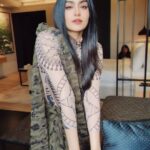 Adah Sharma Instagram - Kaisi lagi meri Commando saree ? Also dekho kaunsi magazine rakhi thi mere room mein 👀 coincidence? Ya soch ke rakha tha ? What do u think? 👽🐊🧚‍♀️🍏 Thank you team for making me look so good even when I was horrrribly bimar 😘❤️ @asira.09 for keeping rash control 🧙🏜️ 👗@tanimakhosla Saree @designstudiobyjck 💇‍♀️ @snehal_uk and for taking pics jaldi in the room ❤️ 💄@sarrahmukadamedits @jagats38 #Commando releasing on Disney Hotstar 11th August. Sirf chaar episodes hai. Jaldi jaldi dekh lo 😝 #CommandoOnHotstar