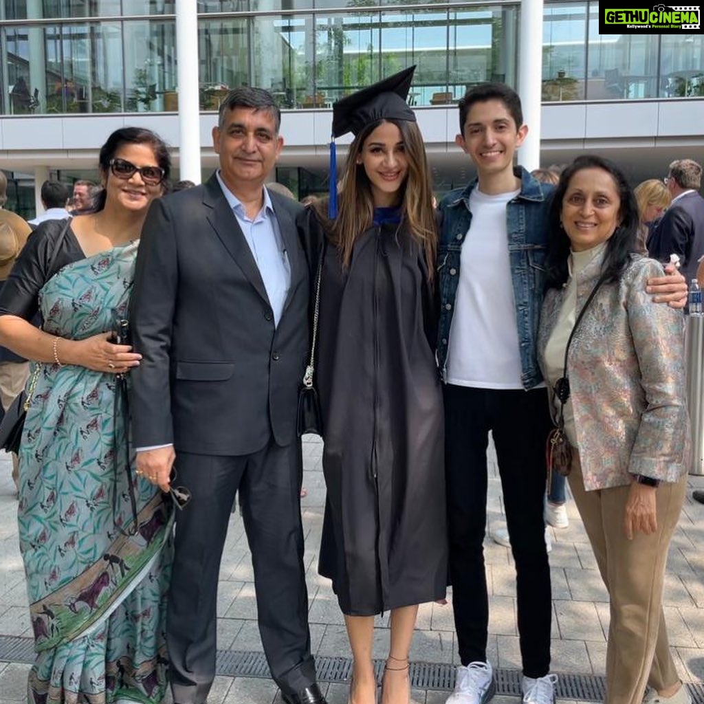 Aditi Arya - 27K Likes - Had put a decade on hold for this.
There’s no denying the gift of education and the pleasure of learning from the best professors in the world.
No denying the role of luck for you to be born into a family that nourishes your mind and sharpens it.
The privilege of finding a family that values and appreciates it.
The rare but true blessing of friends and mentors who wish you well and inspire you to be the best version of yourself.
I pray for such blessings for you too.
Congratulations to my Yale SOM MBA Class of 2023. I continue to learn from you every day.