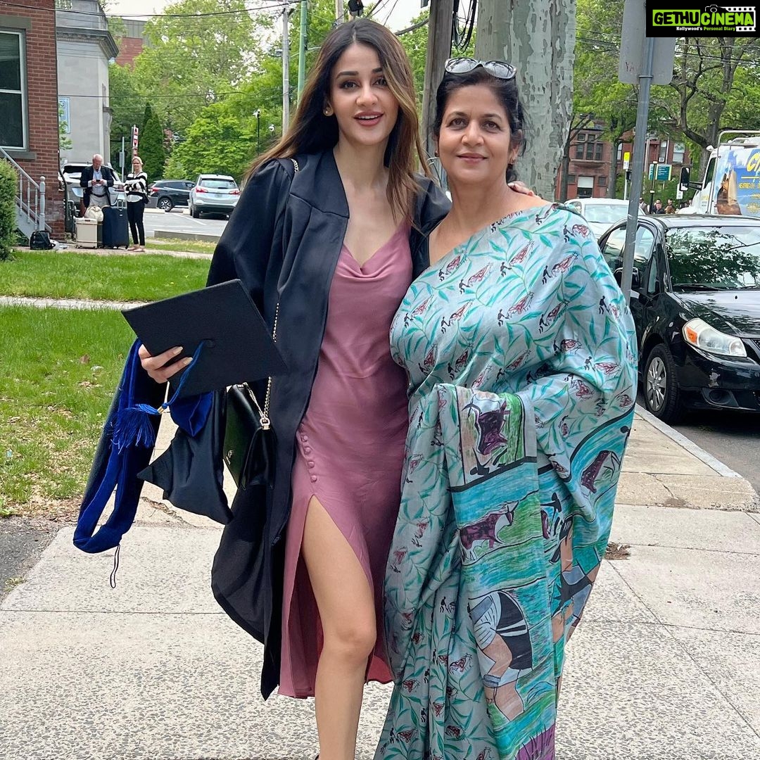 Aditi Arya - 27K Likes - Had put a decade on hold for this.
There’s no denying the gift of education and the pleasure of learning from the best professors in the world.
No denying the role of luck for you to be born into a family that nourishes your mind and sharpens it.
The privilege of finding a family that values and appreciates it.
The rare but true blessing of friends and mentors who wish you well and inspire you to be the best version of yourself.
I pray for such blessings for you too.
Congratulations to my Yale SOM MBA Class of 2023. I continue to learn from you every day.