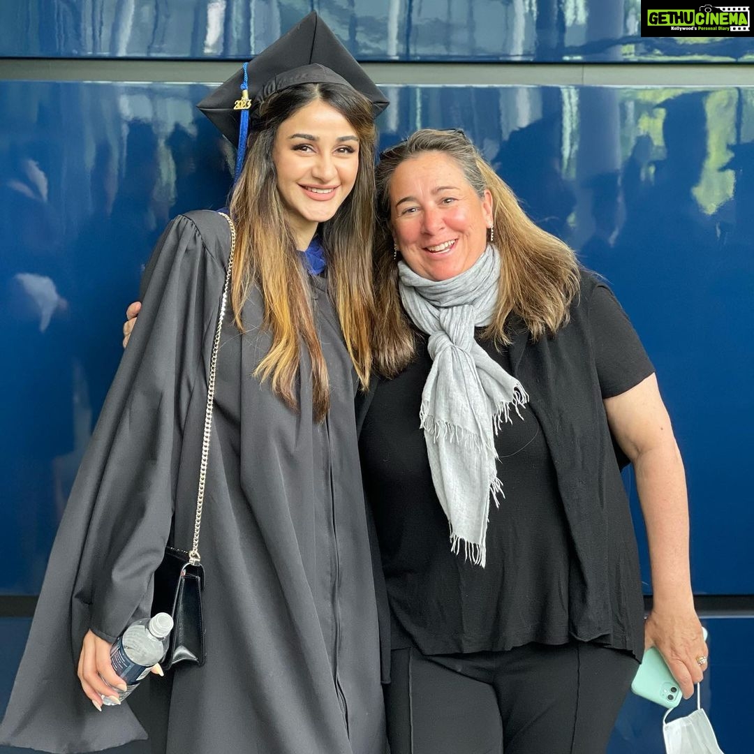 Aditi Arya - 27K Likes - Had put a decade on hold for this.
There’s no denying the gift of education and the pleasure of learning from the best professors in the world.
No denying the role of luck for you to be born into a family that nourishes your mind and sharpens it.
The privilege of finding a family that values and appreciates it.
The rare but true blessing of friends and mentors who wish you well and inspire you to be the best version of yourself.
I pray for such blessings for you too.
Congratulations to my Yale SOM MBA Class of 2023. I continue to learn from you every day.