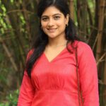 Aditi Balan Instagram - Karumegangal kalaigindrana press meet. 📸 @varuun.jpg Thank you @thiruupdates Clothing : my most fav , go-to @thebuttonthiefco