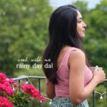 Aditi Chengappa Instagram - asmr✨SAVE this recipe for a rainy day 🌧️ (Auf Deutsch unten) This is my favorite dal to eat on rainy days! Recipe- Meetha Dal Ingredients: fresh chilli mustard seeds fenugreek seeds diced red onion fresh curry leaves (available in Asian/indian stores) ginger slivers Toor Dal (yellow pigeon lentil) cooked with turmeric powder tamarind paste (use sparingly) a pinch of brown sugar salt to taste fresh coriander to garnish . Method: In a pan with hot oil, add fresh chillies and sauté until slightly cooked. Add both seeds and wait till the mustard seeds splutter. Add the onions, curry leaves and sliced ginger. Sauté until the onions are cooked. Pour in the lentils in and stir. Add sugar + tamarind and simmer for 5 mins. Garnish with coriander and serve hot with rice. ⬇️ Deutsch: Das ist mein Lieblings- Dal, um an regnerischen Tagen zu essen! Rezept - Meetha Dal (gesüßte Linsen) Zutaten: frische Chilischoten Senfkörner Bockshornkleesamen gewürfelte rote Zwiebel frische Curryblätter (erhältlich in asiatischen/indischen Geschäften) Ingwer in Scheiben Toor Dal (gelbe Taubenlinse), gekocht mit Kurkumapulver Tamarindenpaste (sparsam verwenden) eine Prise brauner Zucker Salz zum Abschmecken frischer Koriander zum Garnieren . Zubereitung: Frische Chilischoten in eine Pfanne mit heißem Öl geben und anbraten, bis sie leicht gekocht sind. Beide Samen hinzufügen und warten, bis die Senfkörner platzen. Die Zwiebeln, Curryblätter und den in Scheiben geschnittenen Ingwer hinzugeben. Sautieren, bis die Zwiebeln gar sind. Die Linsen eingießen und umrühren. Zucker + Tamarinde hinzufügen und 5 Minuten köcheln lassen. Mit Koriander garnieren und heiß mit Reis servieren.. . . . #selflove #healthyhabits #healthylifestyle  #wellnessaesthetic #motivationalreels #thatgirl #healthyeating #postivemindset #selfcare  #productiveday #routine #aestheticvideos  #wellness #selfgrowth #asmr #asmrfood #2023glowup #veganrecipes #healthyrecipe #gesundeküche #indiancooking #indianfood #veganesRezept #gesunderezepte #gesundessen #linsen Berlin, Germany