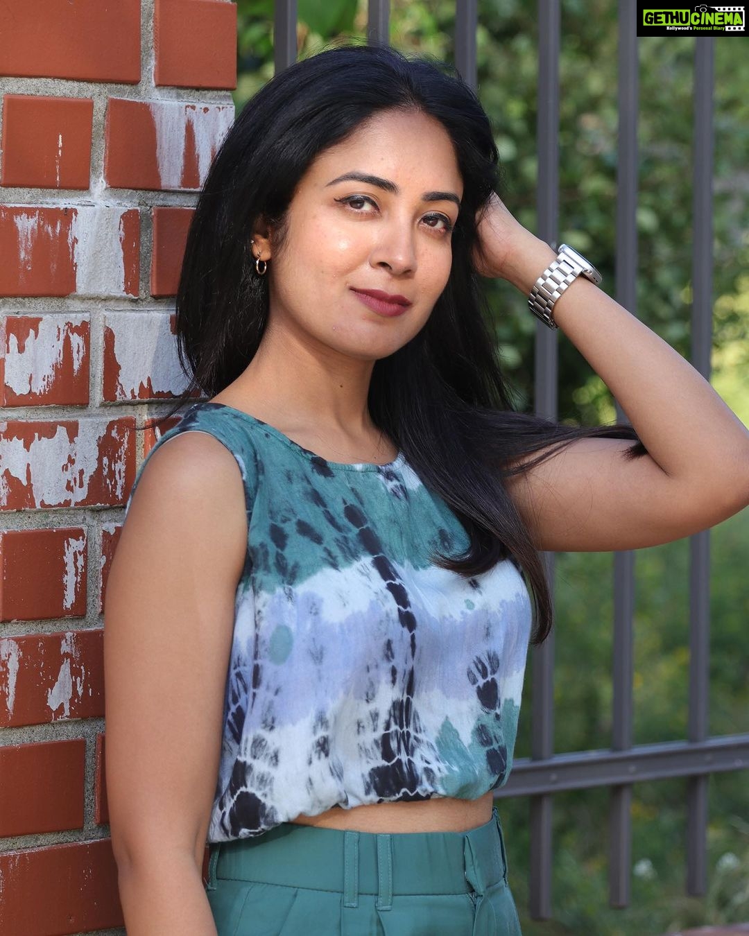 Aditi Chengappa Instagram - “It’s not you, it’s me,” the line no one wants to hear, but it actually does make sense, and this is why: Remember this the next time you feel hurt: people can only trust you, value you, respect you, or love you as much as they do themselves 🤷🏻♀️ Leave a 🙌 if you understand and accept this 🤍 . . . #selfcare #selfcarethreads #selfcaresaturday #pinterestaesthetic #thatgirl #thatgirlaesthetic #wellness #wellnesscoach #wellnessjourney #wellbeing #loveyourself #portaits #indiansingermany #indiangirl #berlingirl #berlincity #sommer #canonphotography Berlin, Germany