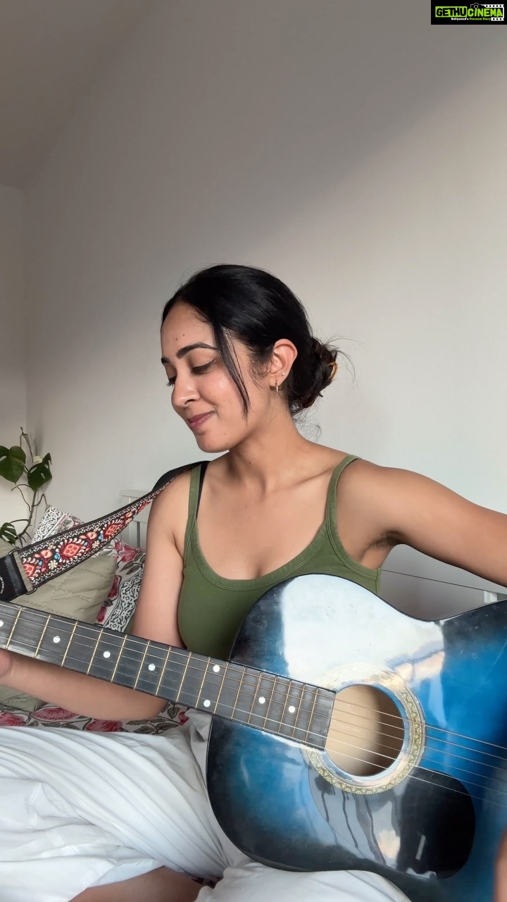 Aditi Chengappa Instagram - Just some casual singing last weekend right before i fell sick ๐P.S donโt judge my guitar skills ๐ค๐ . . . #singer #bellyache #billieelish #coversong #instasinger #musicians #berlin #musiciansinberlin Berlin, Germany