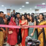 Aditi Ravi Instagram - അടിമുടി മാറ്റവുമായി പുതിയ വലിയ സ്വയംവര #Swayamvarasilks_Attigal #asifali #anikha #anikhasurendran #drishyaraghunath #aditiravi #Swayamvarasilks #Attigal #mollywood #kerala #dulquersalmaan #mallu #dq #mallugram #malayalamcinema #malayalam #malayali #asifalifans #malayalamactress #keralagram #trending #asifalilive Attingal