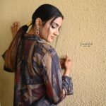 Aditi Ravi Instagram – sometimes you have to ignore 

mua @sreegeshvasan_makeupartist 
📸 @sreenathasok__ 
costume @feather_calicut 
💁🏻‍♀️ @vrinda_sk_ 

#instagram #new #myself #style