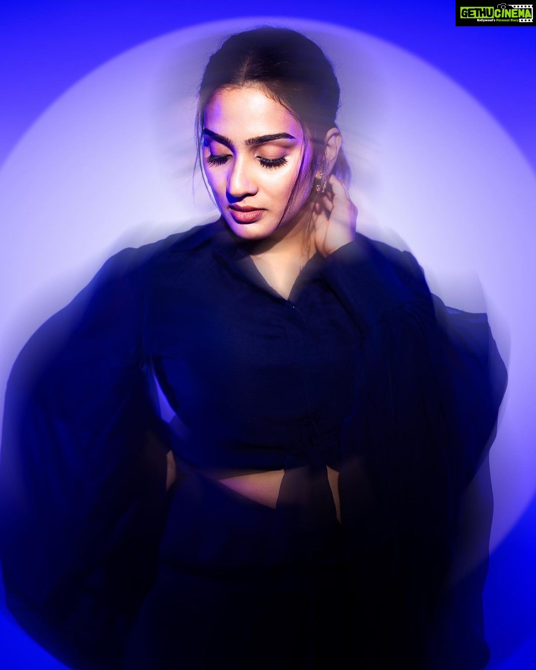 Aditi Ravi Instagram - Me , Myself & I .. βοΈ : selflove only π― Stylist : @styledby_mk_ @mehaka_kalarikkal Photography : @premsampaul Makeup : @sreegeshvasan_makeupartist Accessories: @priya_anokhi_ Costume : @mahekdesigns Studio : @tinyturtle.media #myself #selflove #i #lovemyself #peace #insta