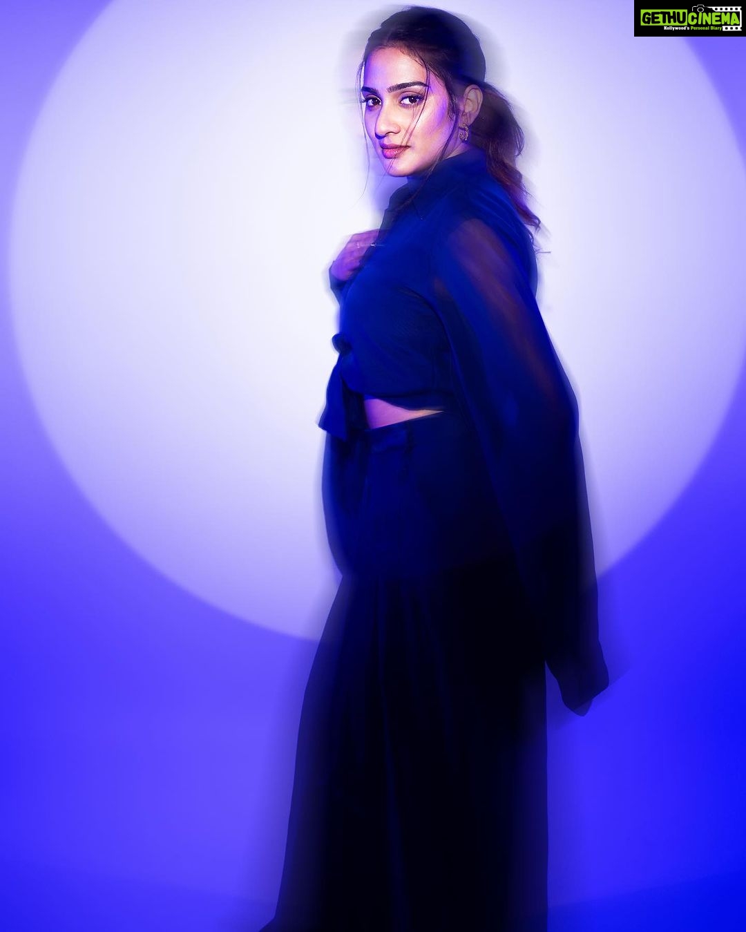 Aditi Ravi Instagram - Me , Myself & I .. βοΈ : selflove only π― Stylist : @styledby_mk_ @mehaka_kalarikkal Photography : @premsampaul Makeup : @sreegeshvasan_makeupartist Accessories: @priya_anokhi_ Costume : @mahekdesigns Studio : @tinyturtle.media #myself #selflove #i #lovemyself #peace #insta