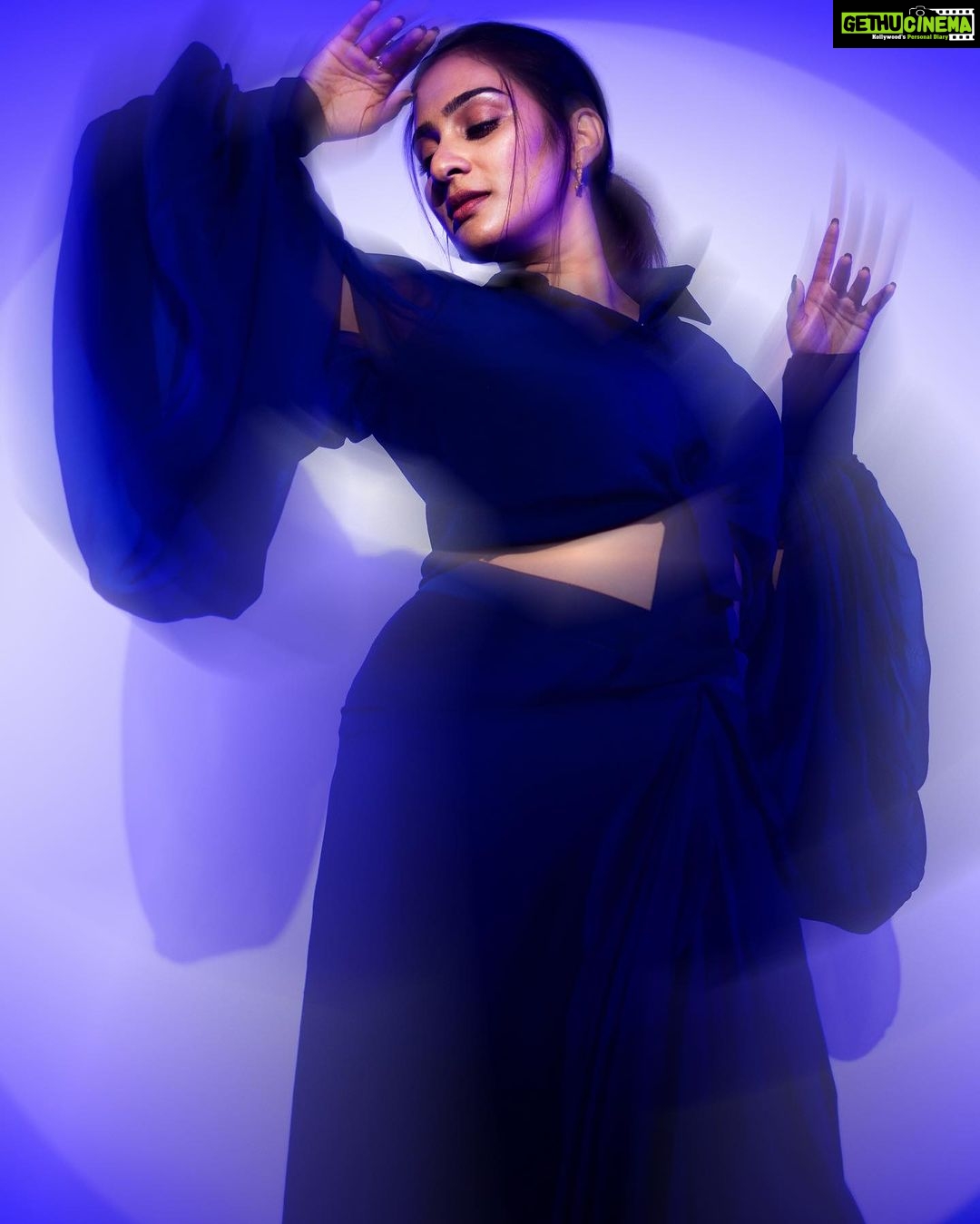 Aditi Ravi Instagram - Me , Myself & I .. βοΈ : selflove only π― Stylist : @styledby_mk_ @mehaka_kalarikkal Photography : @premsampaul Makeup : @sreegeshvasan_makeupartist Accessories: @priya_anokhi_ Costume : @mahekdesigns Studio : @tinyturtle.media #myself #selflove #i #lovemyself #peace #insta
