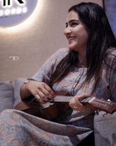 Aditi Ravi Instagram - 🎸
at
@ranjinrajrecords 

📸 @rahulphotoshoot 

#instagram #music #world #😊