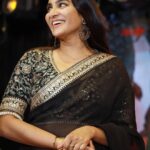 Aditi Ravi Instagram - Black is not sad .. 💁🏻‍♀️ @vrinda_sk_ 🥻 @thantrek.design.couture #black #vibe #saree #smile #instagram