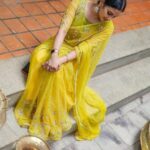 Aditi Ravi Instagram - 🦜🦜🦜🦜🦜 happiness lives inside of the smallest moments.. 📸 @rahulphotoshoot 🫶🏻 💁🏻‍♀️ @vrinda_sk_ 🫶🏻 🥻 @thantrek.design.couture #courtesy #yelove #smile #alwaysandforever #instagram #peace ✌️