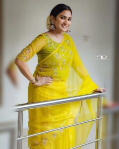 Aditi Ravi Instagram - 🦜🦜🦜🦜🦜
happiness lives inside of the smallest moments..

📸 @rahulphotoshoot 🫶🏻
💁🏻‍♀️ @vrinda_sk_ 🫶🏻
🥻 @thantrek.design.couture 

#courtesy #yelove #smile #alwaysandforever #instagram #peace ✌️