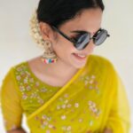 Aditi Ravi Instagram - 🦜🦜🦜🦜🦜 happiness lives inside of the smallest moments.. 📸 @rahulphotoshoot 🫶🏻 💁🏻‍♀️ @vrinda_sk_ 🫶🏻 🥻 @thantrek.design.couture #courtesy #yelove #smile #alwaysandforever #instagram #peace ✌️