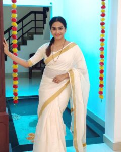 Aditi Ravi Instagram - എല്ലാവർക്കും തിരുവോണാശംസകൾ🌼

#onam #goodluck #peace #smile