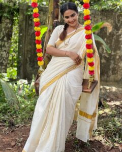Aditi Ravi Instagram - എല്ലാവർക്കും തിരുവോണാശംസകൾ🌼

#onam #goodluck #peace #smile