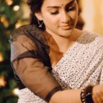 Aditi Ravi Instagram - Talk to yourself like someone you love 💕 💄 @sreegeshvasan_makeupartist 🥻 @hoorlyn_design_studio #reels #reelitfeelit #malayalam #old #song