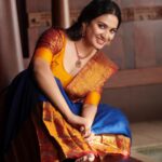 Aditi Ravi Instagram – ഉത്രാടദിനാശംസകൾ 🌼

#onam #new #myself #only #oldsoul 

📸 @shafishakkeer 🫂
💁🏻‍♀️ @shantikrishna 🫂
💄 @neethu_makeupartist 🫂
🥻 @byhand.in 
🫶🏻 @pradeepnairs 🫂