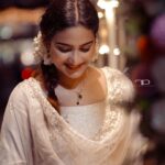 Aditi Ravi Instagram – you’ll find that life is still worthwhile if you just smile :) 

📸 @rahulphotoshoot 🤗
#onamvibes #trytosmile #bewithfamily #havesadhya !!