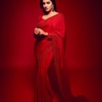 Aditi Ravi Instagram – ❤️❤️❤️

Mua @jo_makeup_artist ❤️
Costume @prakrithi_by_ramya
Drapping @drapist_daira
Earrings @alameen_fashion_jewels
Studio @maxxocreative
nail @nails_by_rakhi 
Assist @lumos.trouvailles
Post production @brosincproductions
#red #saree #instagram #indianwear