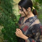 Aditi Ravi Instagram - sometimes you have to ignore mua @sreegeshvasan_makeupartist 📸 @sreenathasok__ costume @feather_calicut 💁🏻‍♀️ @vrinda_sk_ #instagram #new #myself #style