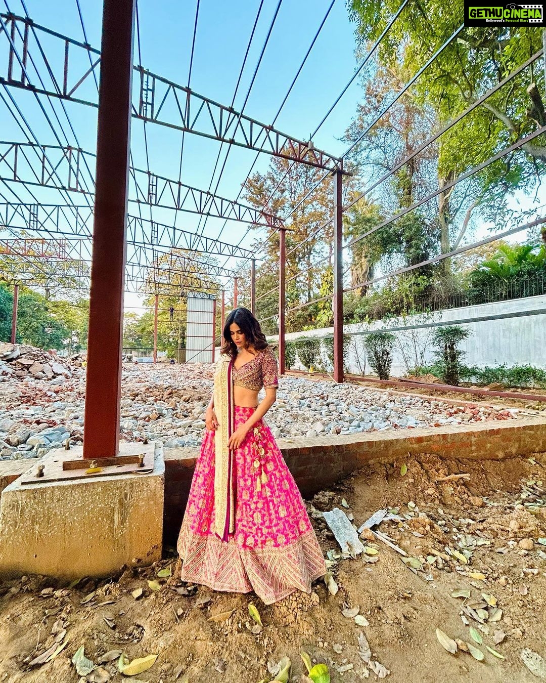 Aditi Sudhir Pohankar Instagram - It’s the season of love and weddings!!! In love with this amazing Lehenga made with such articulate design, it’s my latest favourite ❤️ Thank you @jigarmaliofficial for the beautiful outfit ! And @vbhushan.adornments for the amazing piece of jewellery. . . . Outfit @jigarmaliofficial Jewellery @vbhushan.adornments Styled by @ridhimapandeynaik Assisted by @stylebyrashmeet . . . , #indian #wedding #lehenga #pink #beauty #beautiful #happy #photography #ootd #picoftheday #picture #photo #photooftheday