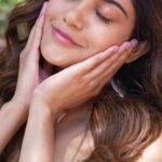 Aditi Sudhir Pohankar Instagram - I like to feel fresh & take care of my face & skin, exactly how I take care of my body every morning. Naturali's skin care product cover me throughout the day, here's how!! I have been using Naturali's daily purifying face wash it Prevents pimples & controls oil balance with tea tree & avocado. You should try it too! Go check-out the products on their website now!! Use the code NATURALI30 to get a 30% off on www.naturali.co.in