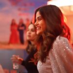 Aditi Sudhir Pohankar Instagram - Wish you all a Merry Merry Christmas 🎅🏻 Let’s spread the love - Thank you for a smashing year guys ! I’ve received so much love from you all this year ! She me soon! Untill then party hard ! Love love love ❤️ Thank you @netflix_in Styled by @ridhimapandeynaik Hair @harshad_hairstylist Shot by @maverick.idea . . . . . #aaditipohankar #she #netflix #beautiful #beauty #photo #photooftheday #happy #smile #christmas #instagood #instagram #instafashion #fashion #fashionista