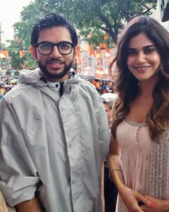 Aditi Sudhir Pohankar Instagram - Govinda aala re aala ! 
What fun it was after such a long time, thank you @adityathackeray for inviting me for this dhamakedar Dahi handi ! 
.
.
#janamashtmi #adityathackeray #rains #happy