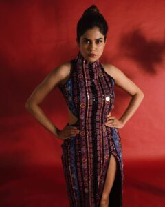 Aditi Sudhir Pohankar Instagram - Diffusing the rain. Wearing @manishmalhotra05 . Thank you for picking this one for me MM, Love it ! . . . . . Photographer @vaibhav.photographyyy Make up @sneharodricks Styling @stylebyrashmeet Hair @hairbysejal Jewellery @the_jewel_gallery
