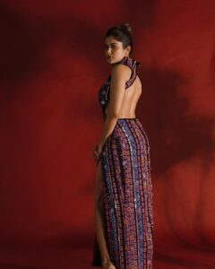 Aditi Sudhir Pohankar Instagram - Diffusing the rain. 
Wearing @manishmalhotra05 .
Thank you for picking this one for me MM, 
Love it ! 
.
.
.
.
.

Photographer @vaibhav.photographyyy 
Make up @sneharodricks 
Styling @stylebyrashmeet 
Hair @hairbysejal 
Jewellery @the_jewel_gallery