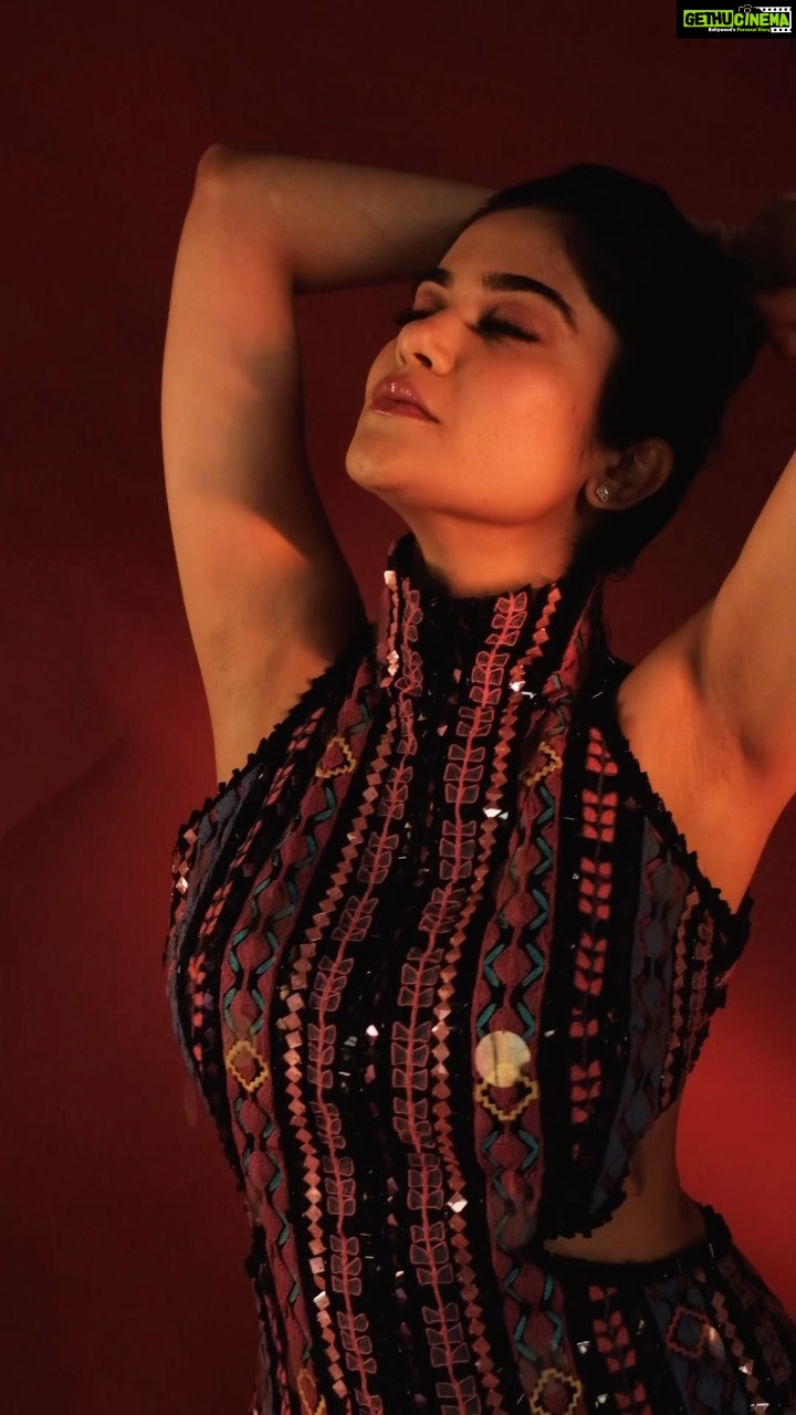 Aditi Sudhir Pohankar Instagram - Fade in, fade out. Diffuse x @manishmalhotra05 . . . . . . Video @kamerakrishnaka Make up @sneharodricks Hair @hairbysejal Jewels @the_jewel_gallery Stylist @stylebyrashmeet