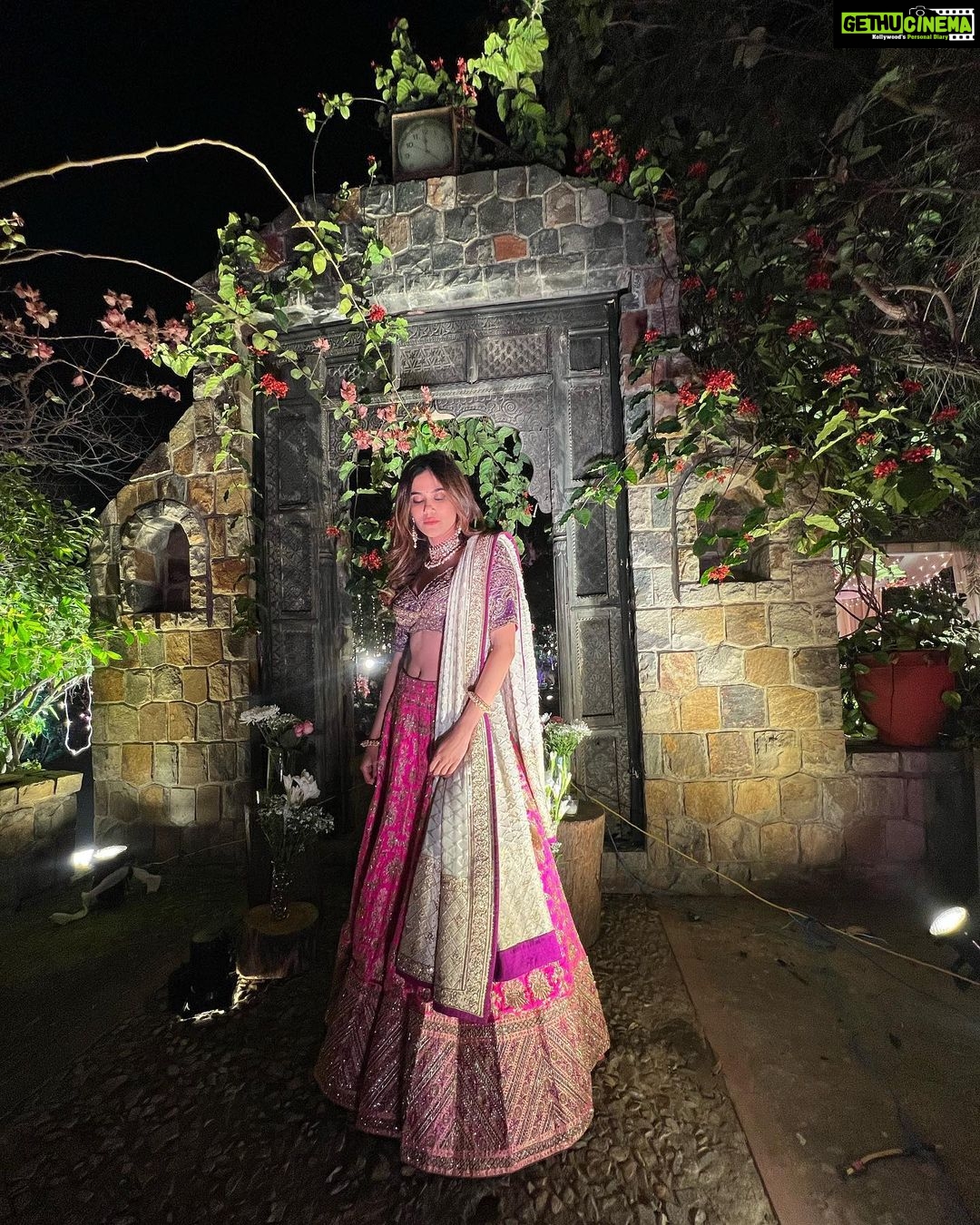 Aditi Sudhir Pohankar Instagram - It’s the season of love and weddings!!! In love with this amazing Lehenga made with such articulate design, it’s my latest favourite ❤️ Thank you @jigarmaliofficial for the beautiful outfit ! And @vbhushan.adornments for the amazing piece of jewellery. . . . Outfit @jigarmaliofficial Jewellery @vbhushan.adornments Styled by @ridhimapandeynaik Assisted by @stylebyrashmeet . . . , #indian #wedding #lehenga #pink #beauty #beautiful #happy #photography #ootd #picoftheday #picture #photo #photooftheday