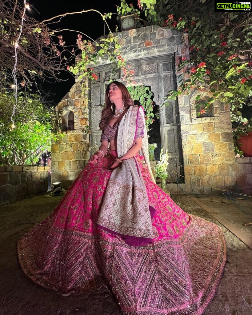 Aditi Sudhir Pohankar Instagram - It’s the season of love and weddings!!! In love with this amazing Lehenga made with such articulate design, it’s my latest favourite ❤️ Thank you @jigarmaliofficial for the beautiful outfit ! And @vbhushan.adornments for the amazing piece of jewellery. . . . Outfit @jigarmaliofficial Jewellery @vbhushan.adornments Styled by @ridhimapandeynaik Assisted by @stylebyrashmeet . . . , #indian #wedding #lehenga #pink #beauty #beautiful #happy #photography #ootd #picoftheday #picture #photo #photooftheday