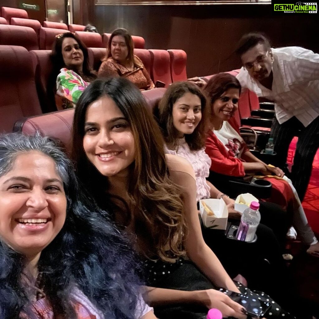 Aditi Sudhir Pohankar Instagram - Thank you @reliance.entertainment @pvrcinemas_official for this amazing amazing film #thefablemans It took me back to so many memories that one goes through in this process of becoming an artist, a creator and an audience. Thank you @chhitra_subramaniam for this 🤗♥ @anjalibhushan @tiwarianuradha @niveditapohankar