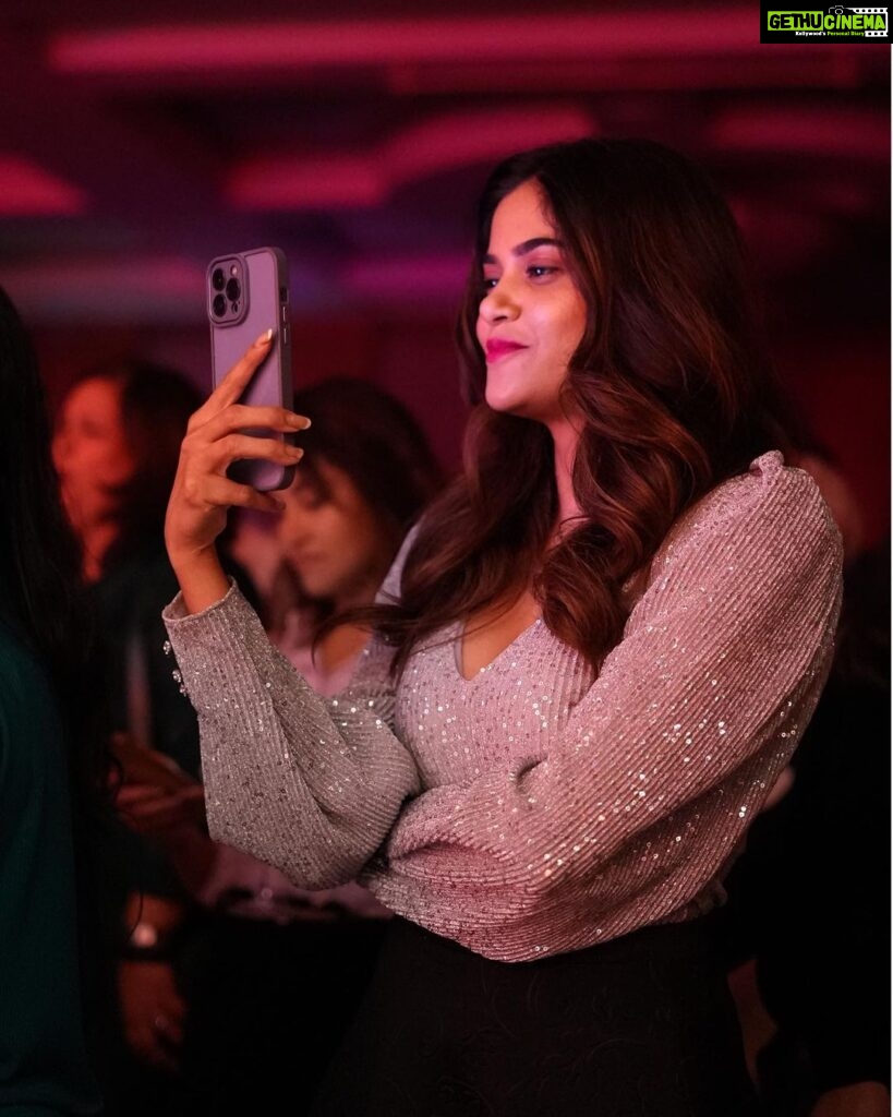 Aditi Sudhir Pohankar Instagram - The year ended for Bhumi with her favourite! @netflix_in Thank you for a blockbuster year ! . . . Styling @ridhimapandeynaik Hair @harshad_hairstylist Shot by @maverick.idea