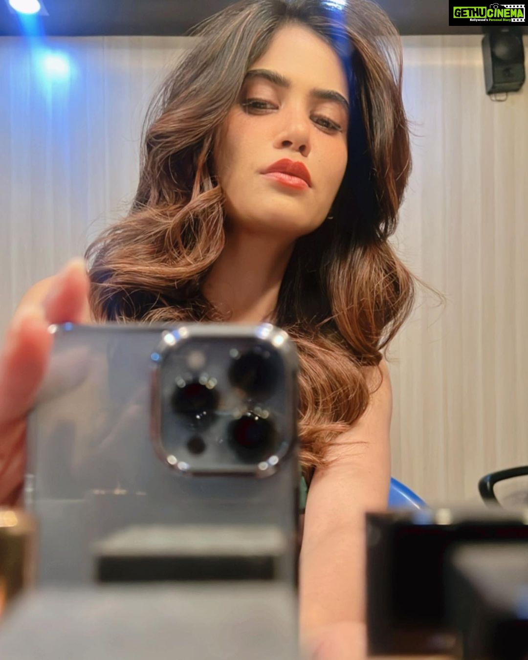 Aditi Sudhir Pohankar Instagram - Getting back to the gram ! What’s happening peeps ! What did I miss ! . . . . #aaditipohankar #happy #shooting #love