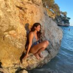 Aindrita Ray Instagram – I close my eyes & then I begin to see…. 

#Spain #Mallorca #soakingitup #sunbathıng #tannedskin #summertime #beach #vacation  #beautifulplaces #snorkeling #cliffjumping Palma De Mallorca, Spain