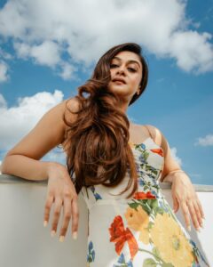 Aishwarya Arjun Instagram - Take time to smell the 🌹 📸 @del_verma