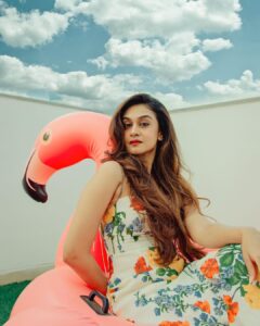 Aishwarya Arjun Instagram - Take time to smell the 🌹 

📸 @del_verma