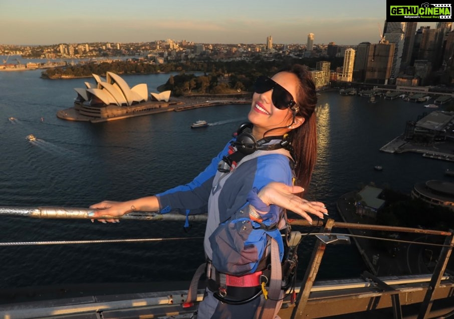 Aishwarya Dutta Instagram - So it was Another day in Sydney where we all decided to go for Bridge climbing… Full safety measures were given to all of us .. a little bit of preparation was given us . While I was climbing I could hear the vibrations of train going or the other vehicles going and seeing down was also so scary … but decided to go on .. then Alex who was heading us was telling us few stories to divert our mind . And then the most beautiful thing is the SUNSET that we saw .. The TWILIGHT.. The entire experience was so amazing.. Definitely have to Thank @pickyourtrail for this amazing experience.. Do try out ❤️